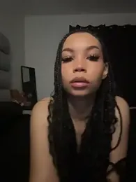 nikkiloveee webcam stripchat model stream image