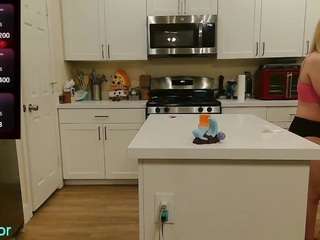 blondiewithanass webcam model stream image