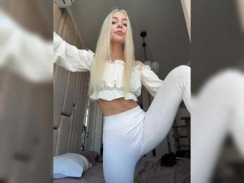 WhiteGirl-one webcam model stream image