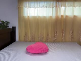 Samantha Lojan webcam model stream image