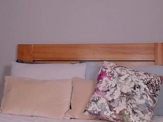 Layla Forbes webcam model stream image