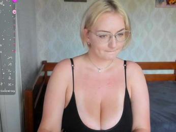 GreenEyesss webcam model stream image