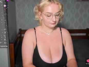 GreenEyesss webcam model stream image