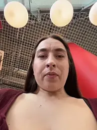 Holly_Play webcam model stream image