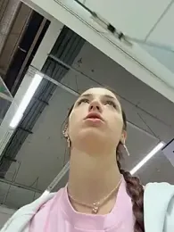 DollyTall webcam stripchat model stream image