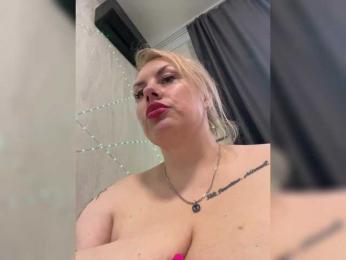 RobinLili webcam model stream image