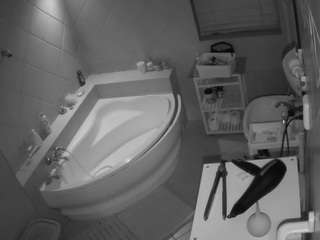 voyeurcam-julmodels-bath-1st-2 webcam model stream image