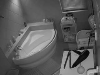 voyeurcam-julmodels-bath-1st-2 webcam model stream image