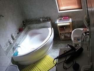 voyeurcam-julmodels-bath-1st-2 webcam camsoda model stream image