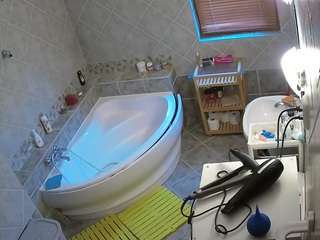 voyeurcam-julmodels-bath-1st-2 webcam camsoda model stream image