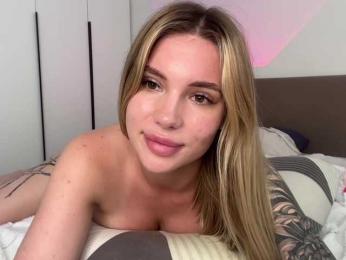 Sweet-peacha webcam model stream image