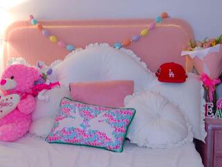 Maci Reynolds webcam model stream image