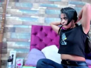 litlenessa_ webcam model stream image