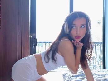 Linaage webcam model stream image