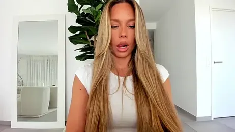 Kalyssy webcam model stream image