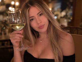 LucyMoonlight webcam model stream image