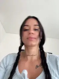 LaraHenao webcam model stream image