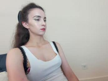 ehotlovea chaturbate stream image, 05.09.2025 20:00