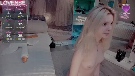 Careful_i_bite stripchat stream image, 02.01.2026 04:10