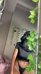 StrawberryXpeach stripchat stream image