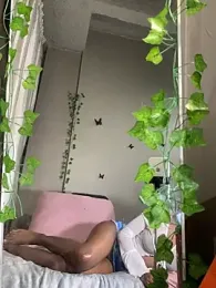 StrawberryXpeach stripchat stream image