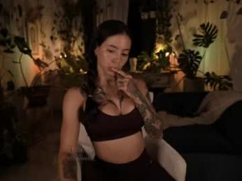 effylowell_ chaturbate stream image, 28.04.2026 00:50