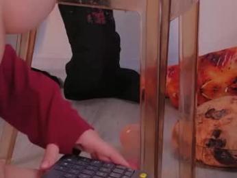 mollyflwers chaturbate stream image, 25.05.2026 17:20