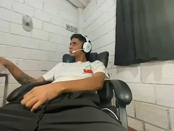Max_TheHorseDick stripchat stream image, 26.05.2026 01:40